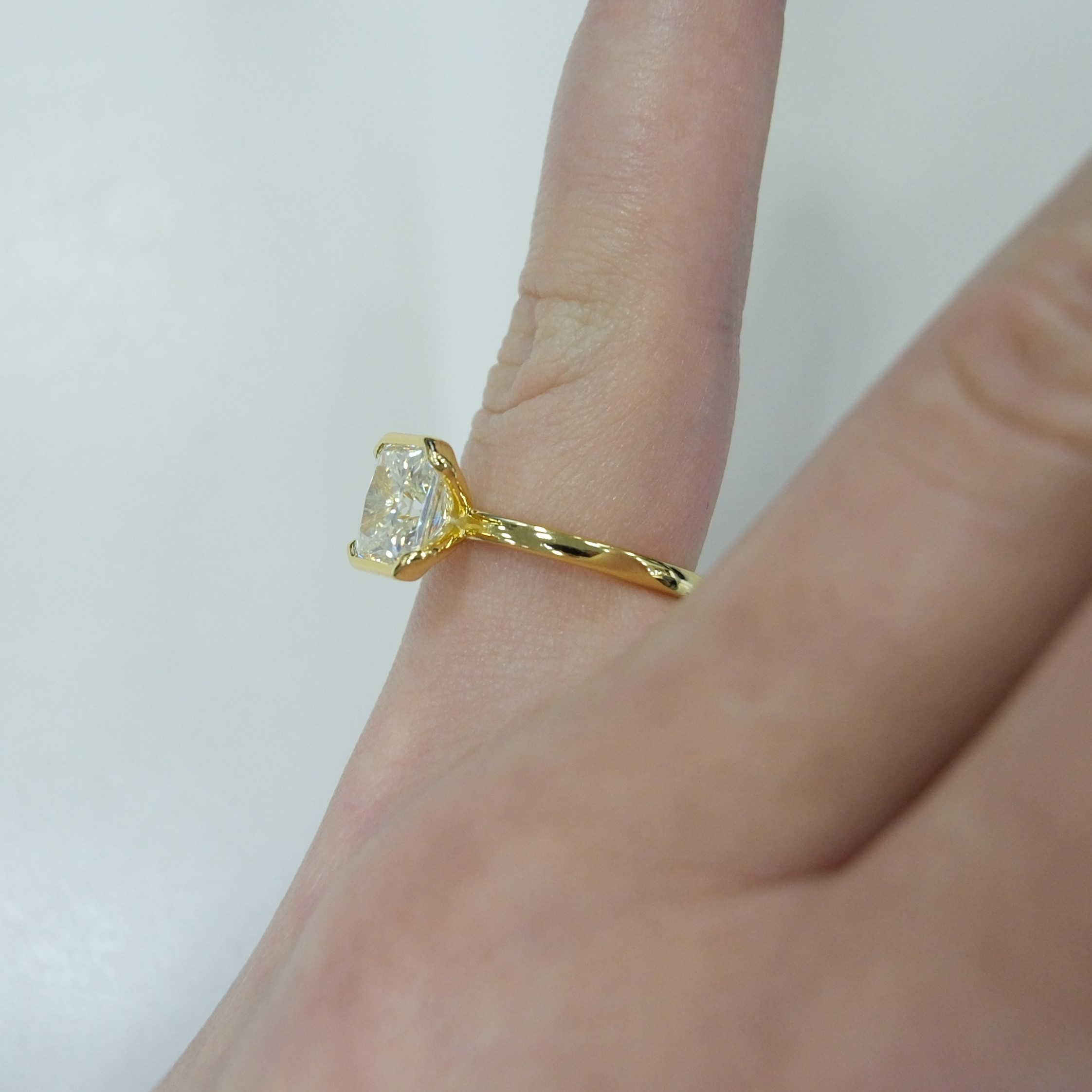 Серебряное кольцо с кубическим цирконием